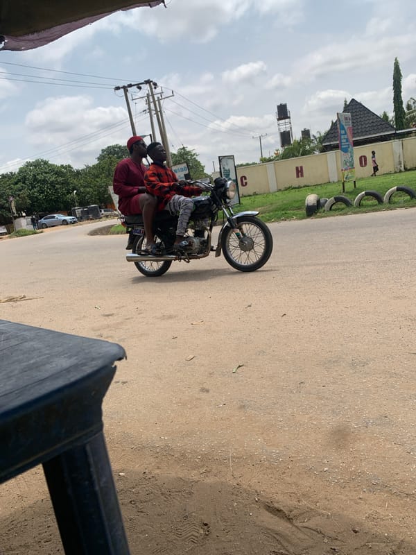Roadside hustle at a busy Abuja street market