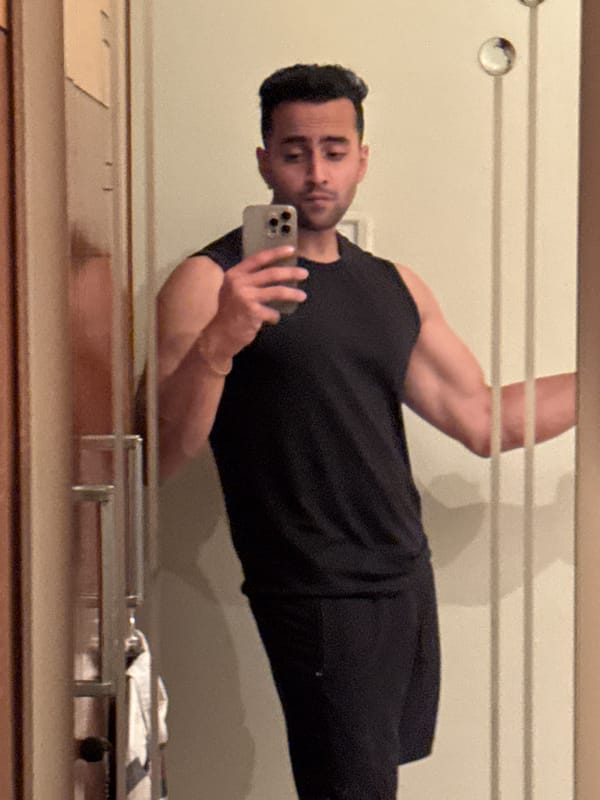 Man takes flexing mirror selfies in Kolkata apartment
