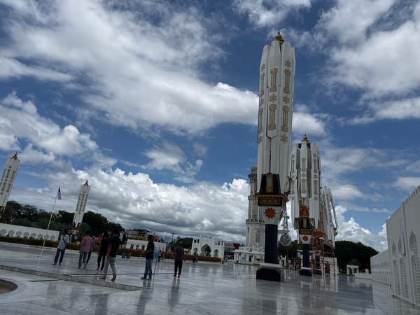 Morning scenes captured around Banda Aceh mosque and parks