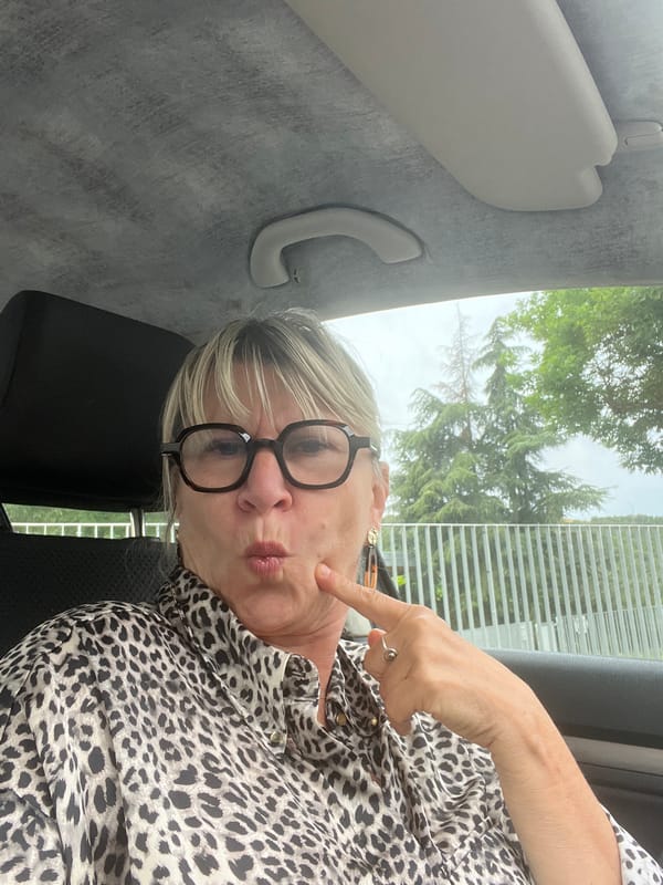 Morning activities captured in La Fouillouse classroom and car