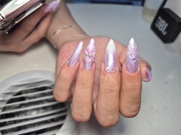 Women showcase elaborate nail art in Stara Zagora selfie session