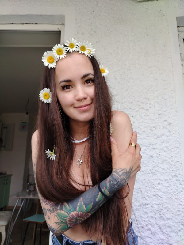Woman documents daily life in Noviy, Russia morning routine