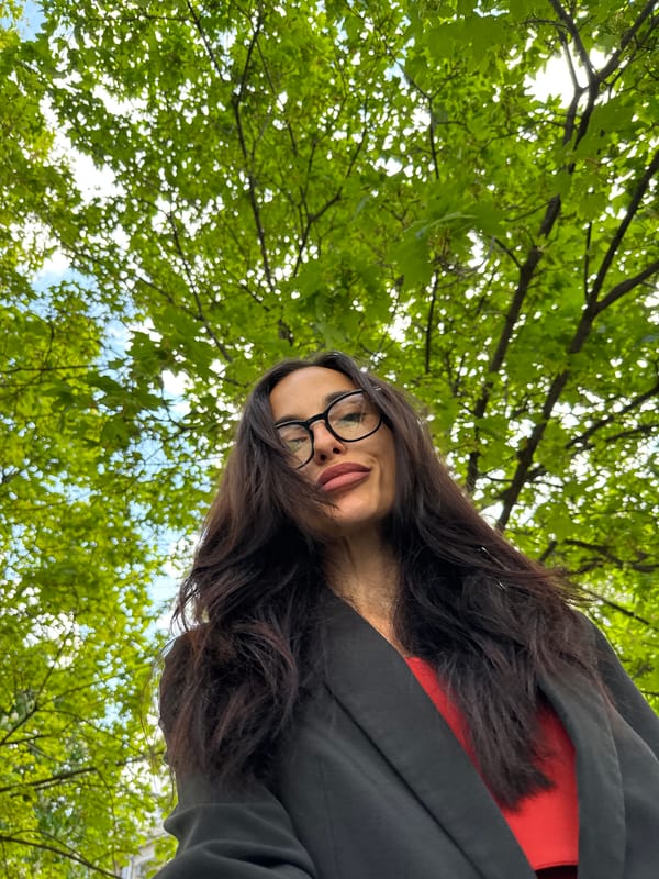 Woman photographed at multiple Pleven locations within seven minutes