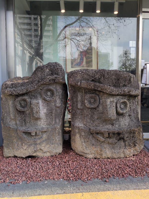 Seoul street art and urban scenes documented Monday morning