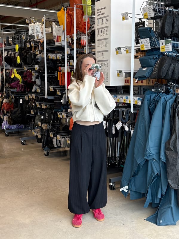 Woman shops, takes selfies at Kragujevac sports store