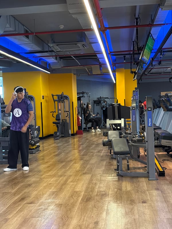 Evening gym visit documented in Lima's San Isidro district