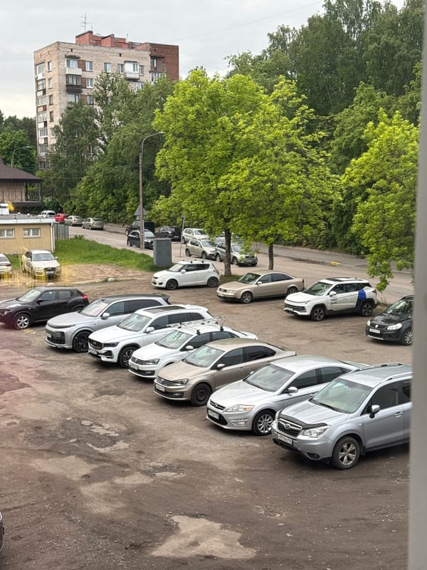Evening snapshots capture everyday Saint Petersburg street scenes and interiors