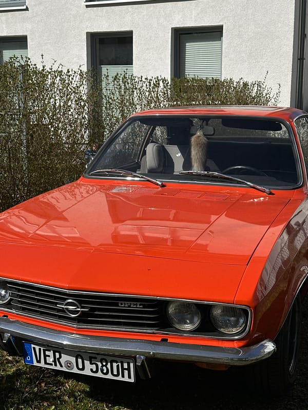 Everyday Kiel scenes captured: contrails, memorial stone, parked car