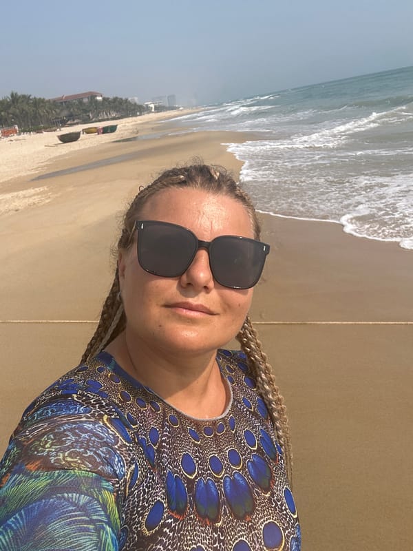 Early morning beach activity captured in Đà Nẵng