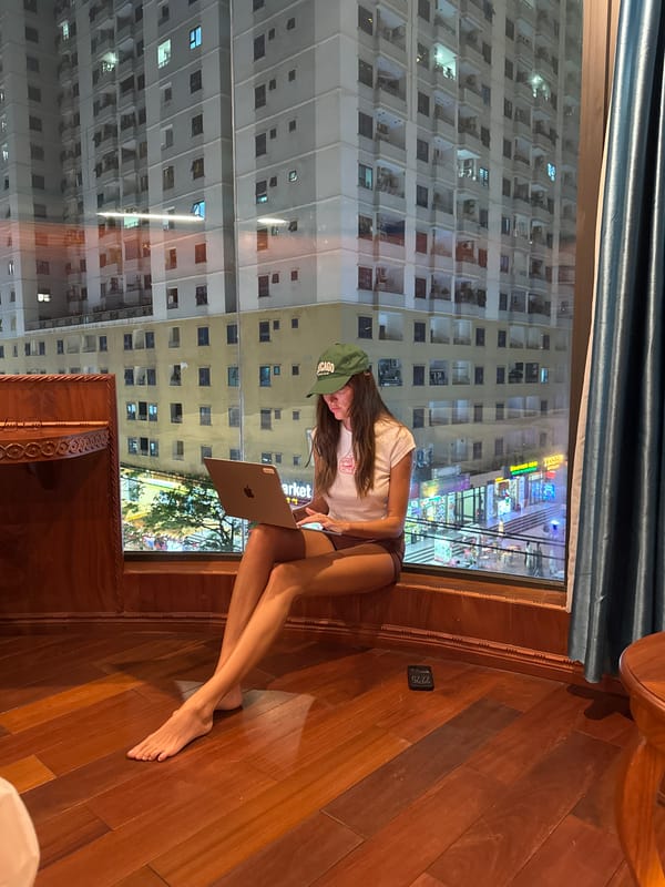 Woman's afternoon routine across Đà Nẵng establishments