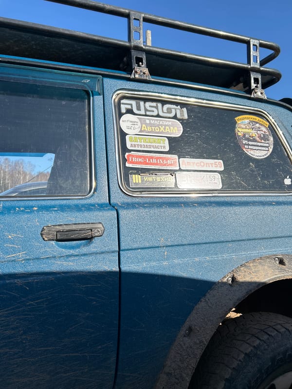 Muddy off-road vehicle spotted in Ural'skoe, Russia