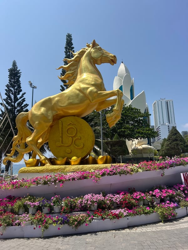 Golden horse statue with '25' plaque observed in Nha Trang