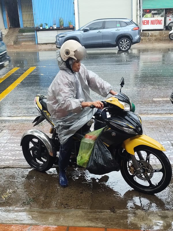 Heavy rain hits Đà Lạt streets, life continues