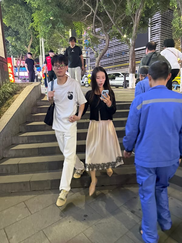 Morning tourism and daily life in Chongqing's Yuzhong District