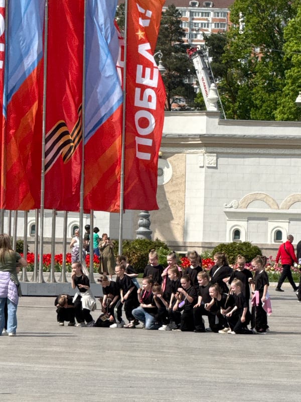Moscow VDNKh area captures Victory Day activities, costumes, wildlife