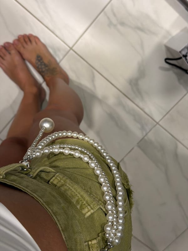 Outfit detail shots and mirror selfie in Irkutsk