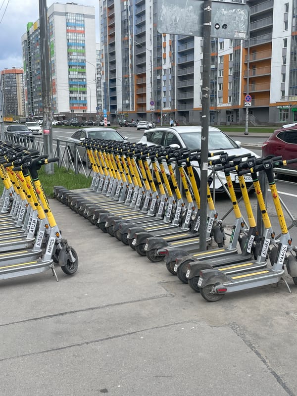 Urban tech and utility activity documented in Murino, Russia