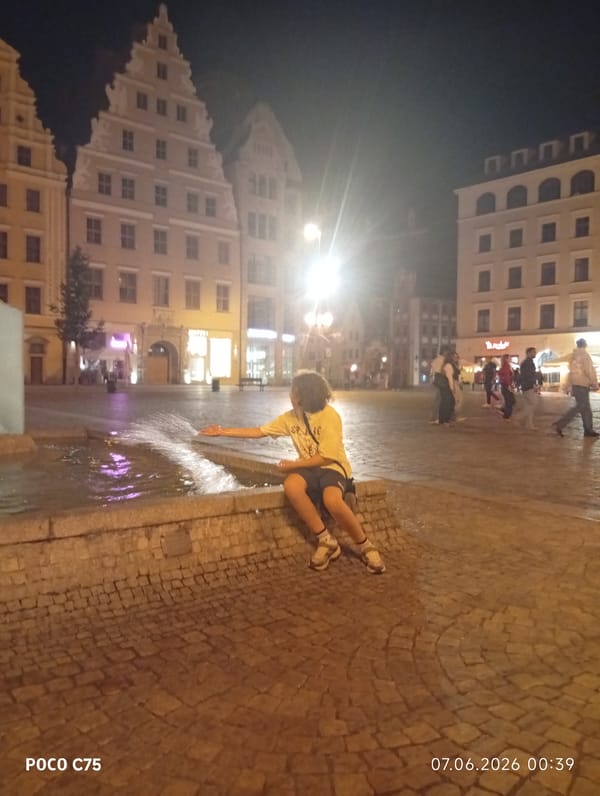 Evening fountain scenes documented in Wrocław's historic squares