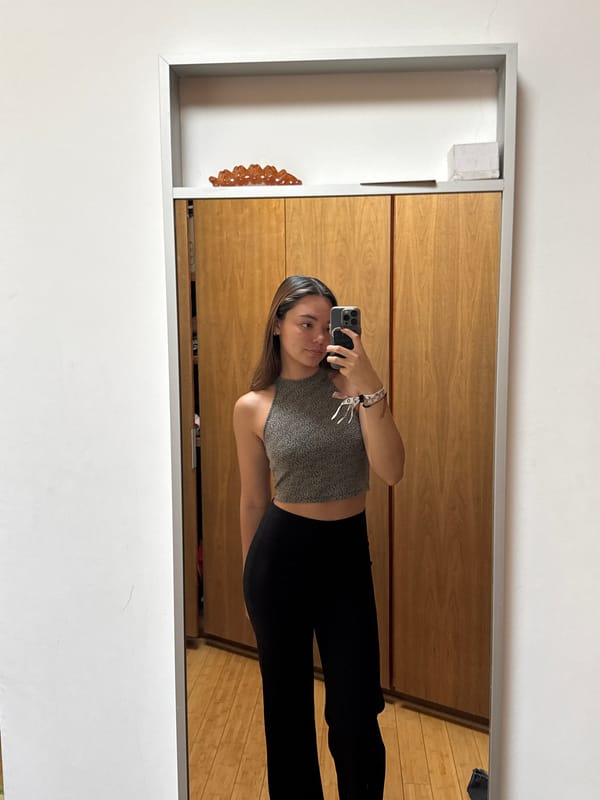 Woman Takes Mirror Selfie in San Bernardino Tlaxcalancingo