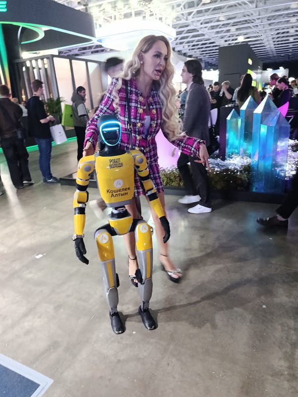 Convention robot display and child airplane travel documented in Khimki