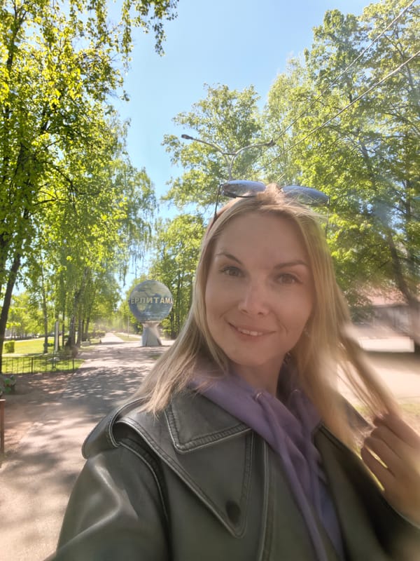 Spring morning scenes captured across Sterlitamak parks and streets