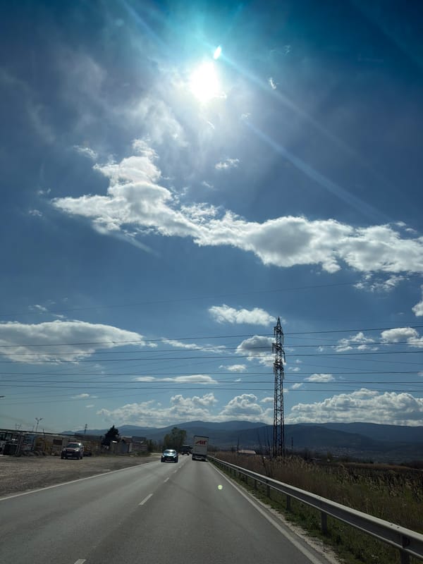 Clear skies observed on Plovdiv outskirts road Thursday morning