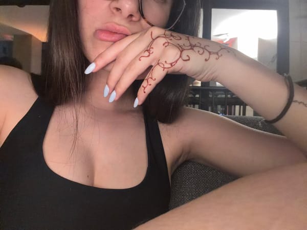 Outdoor café hang in Milan, henna tattoos and cigarettes