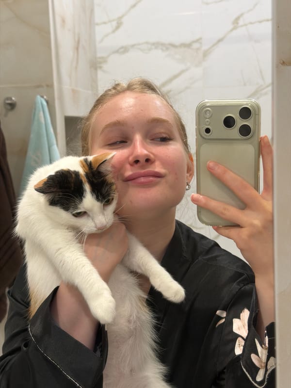 Woman shares tender moments with calico cats in Russia