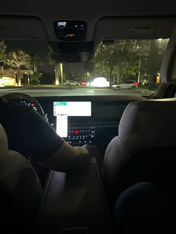 Late night drive on Country Club Drive in Aventura
