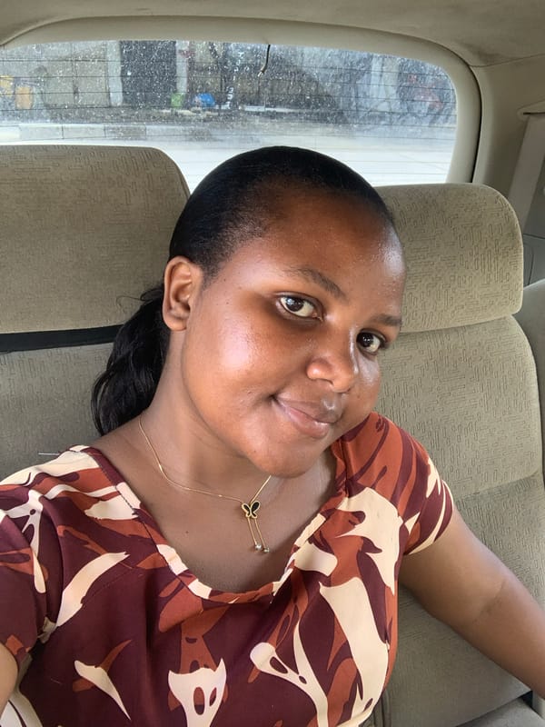 Woman takes car selfies in Dar es-Salaam morning commute
