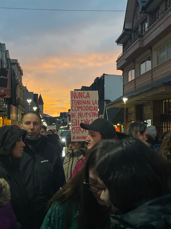 Evening protest draws large crowds in Ushuaia, Argentina