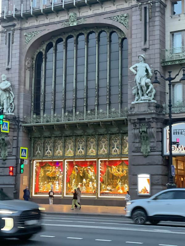 Evening stroll through Saint Petersburg landmarks and shopping districts
