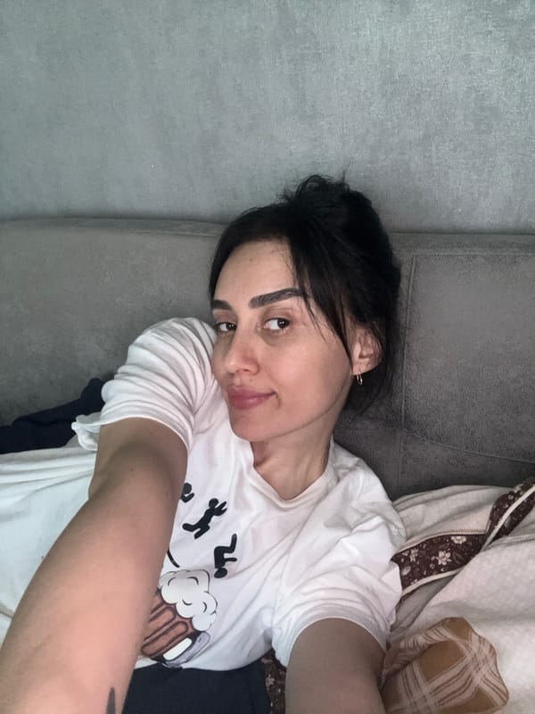 Woman documents leisurely afternoon with selfie session in Tbilisi
