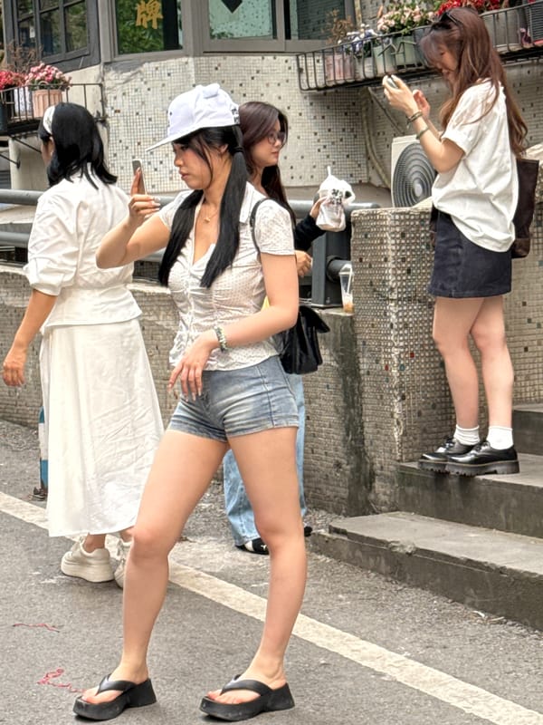 Morning street life and tourism in Chongqing's Yuzhong District