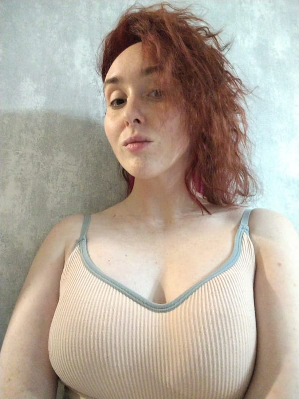 Personal selfie session documented across afternoon in Izhevsk home
