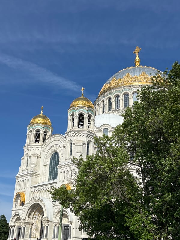 Tourist captures daily life around Kronstadt Naval Cathedral, Russia