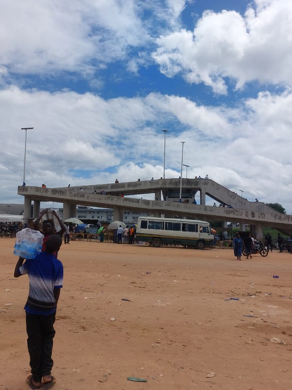 Morning street commerce and transit activity in Dar es-Salaam