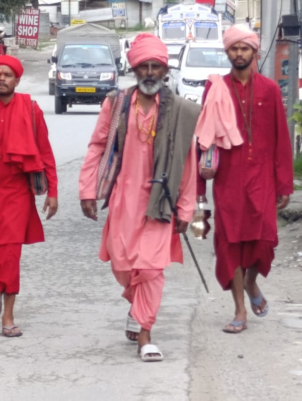 Everyday street life in Vashisht on a rainy morning