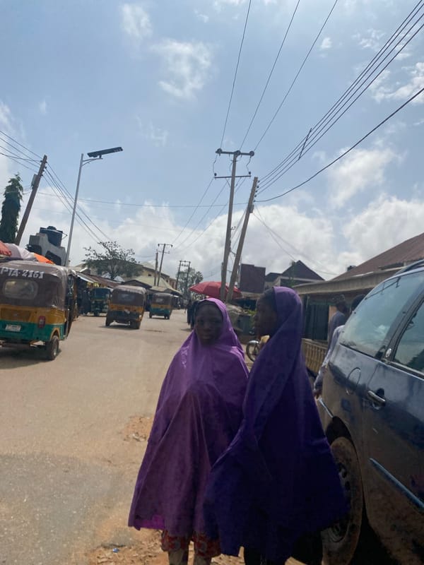 Jos street market in full swing on a weekday morning