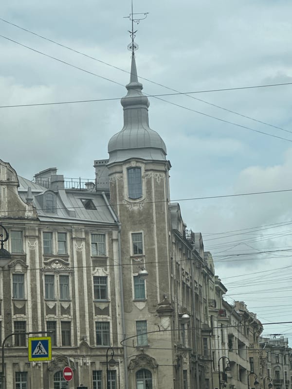 A quiet morning on a mixed-architecture Saint Petersburg street