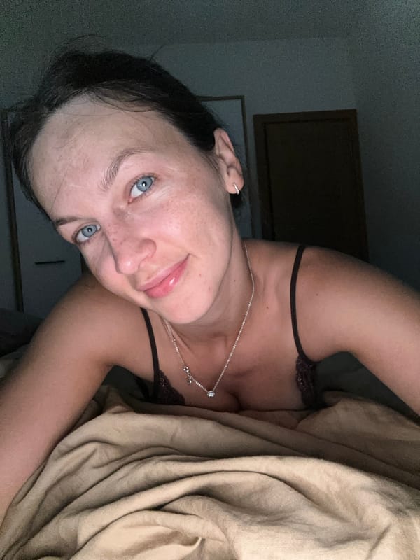 Woman documents evening with selfies in Montenegro home