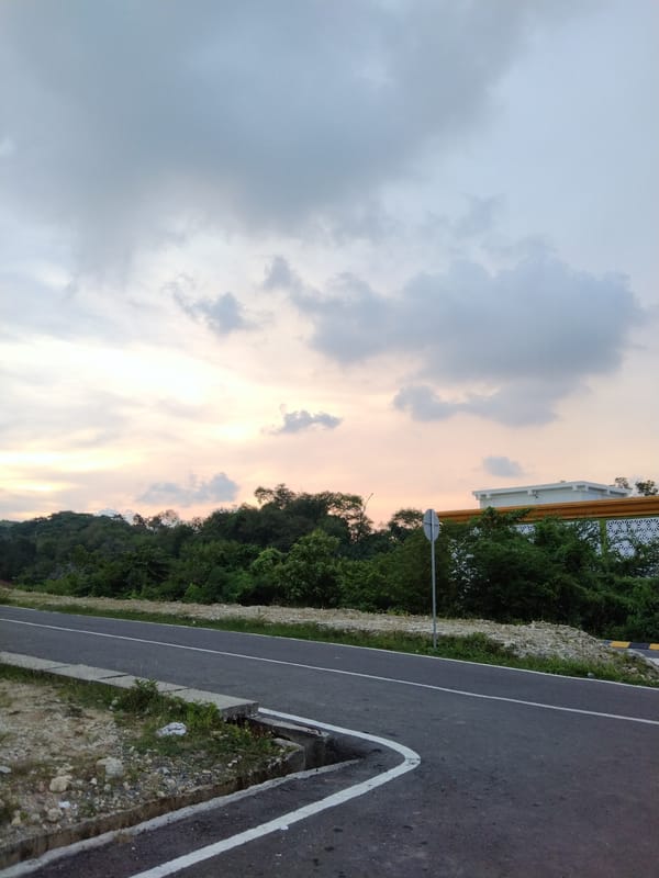 Peaceful Roads and Dusk Skies Documented in Lhokseumawe