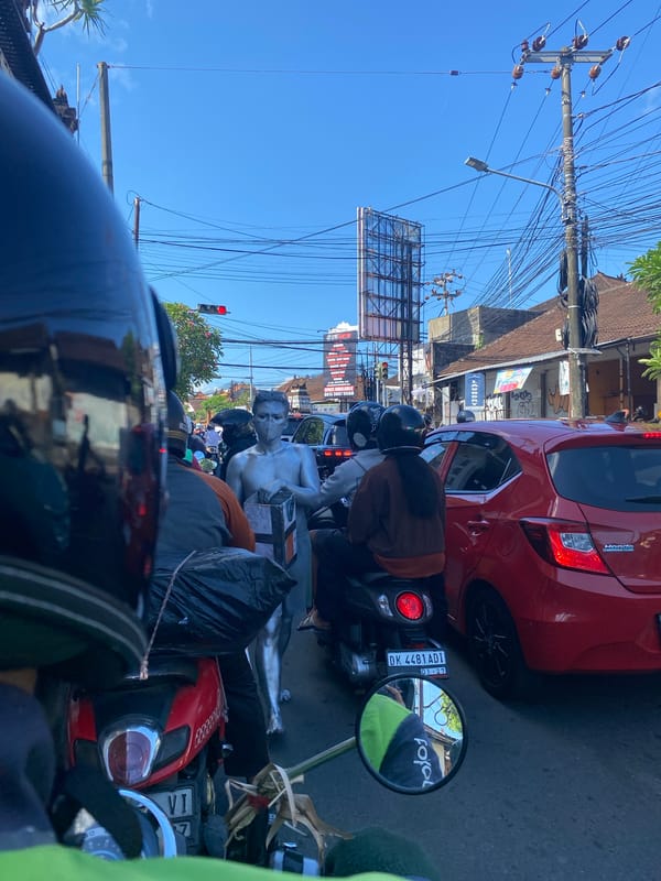 Morning traffic and temple sighting documented in North Kuta