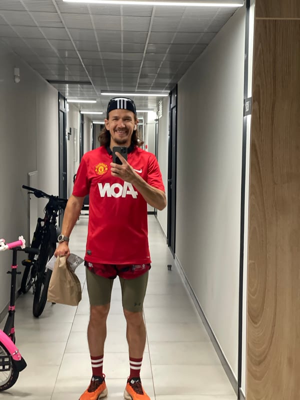 Morning run and waterfront selfies in a Manchester United kit