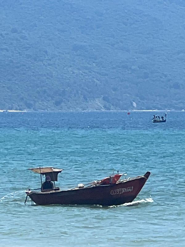 Early morning beach life along Đà Nẵng's Mỹ Khê shoreline