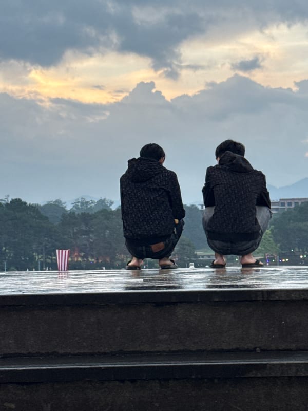Evening lakefront scenes captured around Da Lat's Xuan Huong Lake
