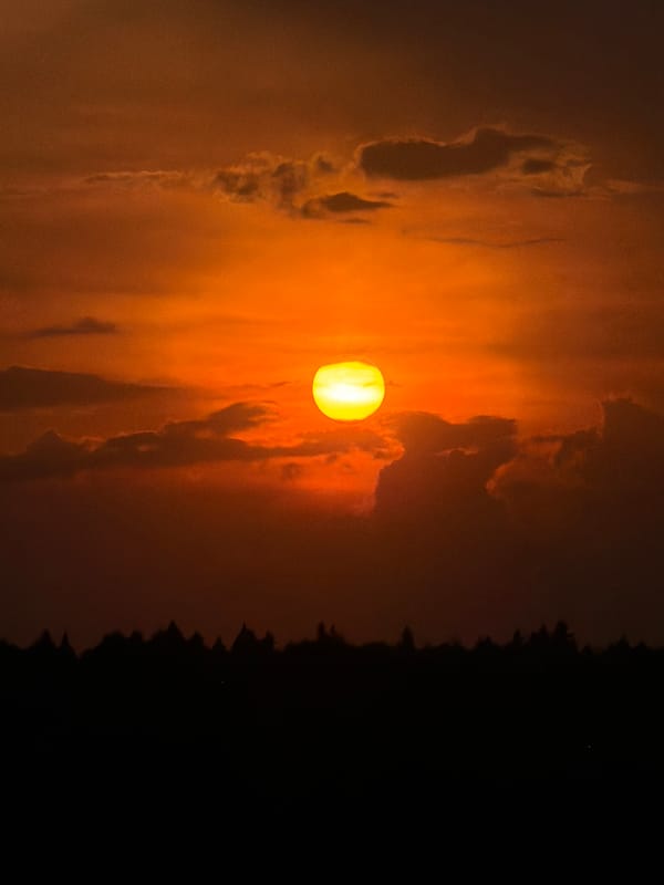 Dramatic sunset captured across Moscow region over 90 minutes