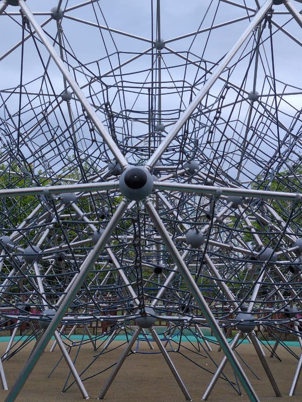 Spring morning walk through Busan park captures blooms and amenities
