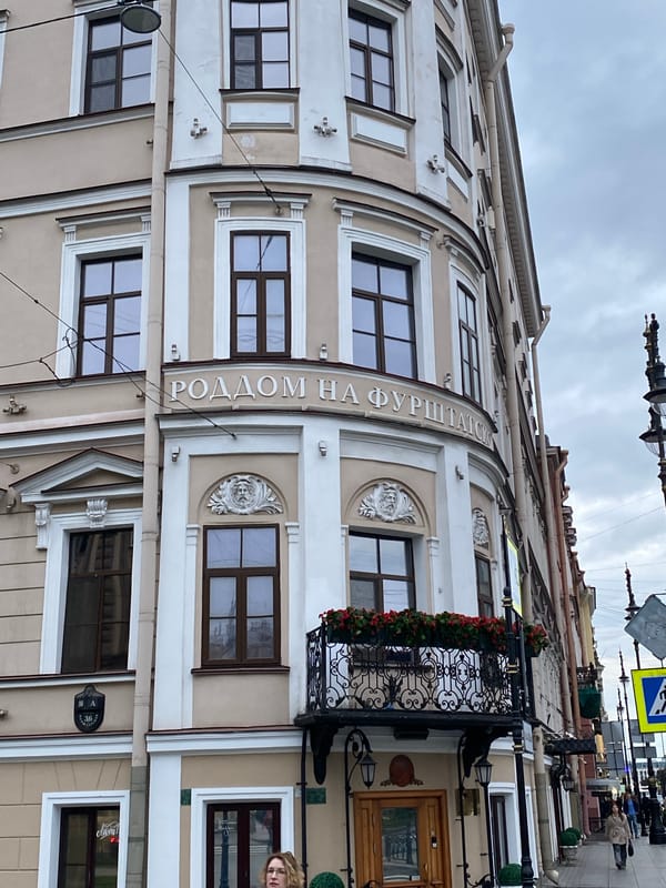 Afternoon walking tour documents Saint Petersburg streets and bakery visit
