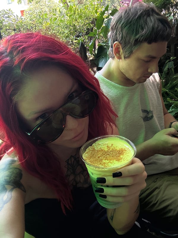 Drinks and greenery at a Đà Nẵng café